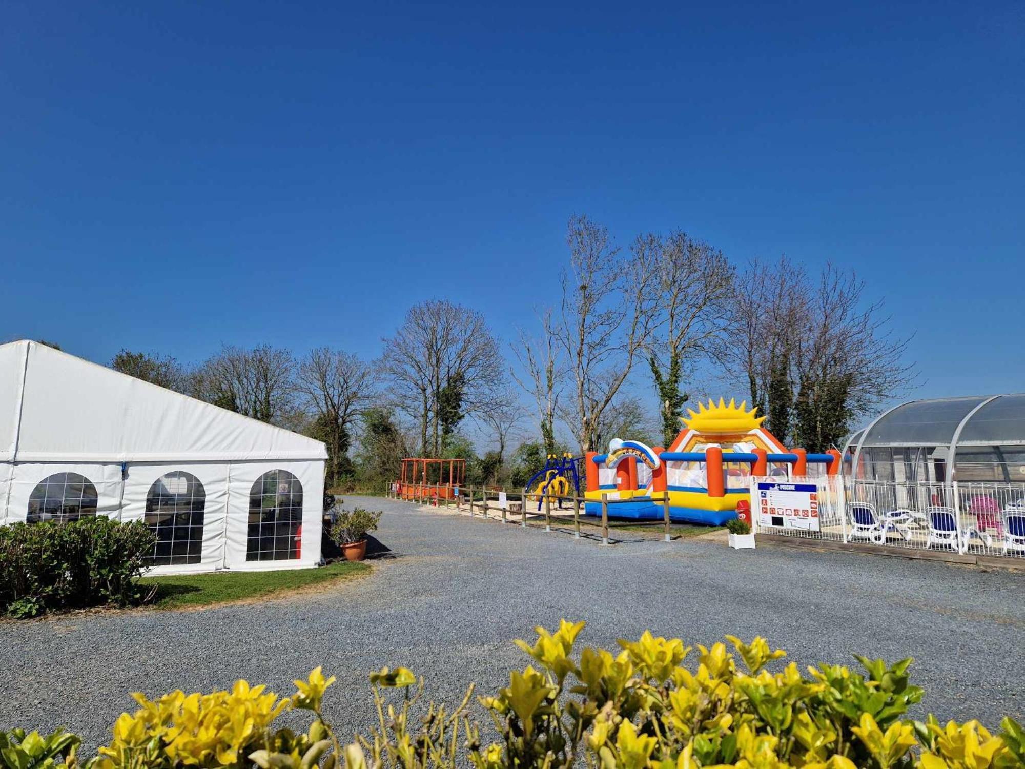 Camping Le Clos De Balleroy Exterior photo
