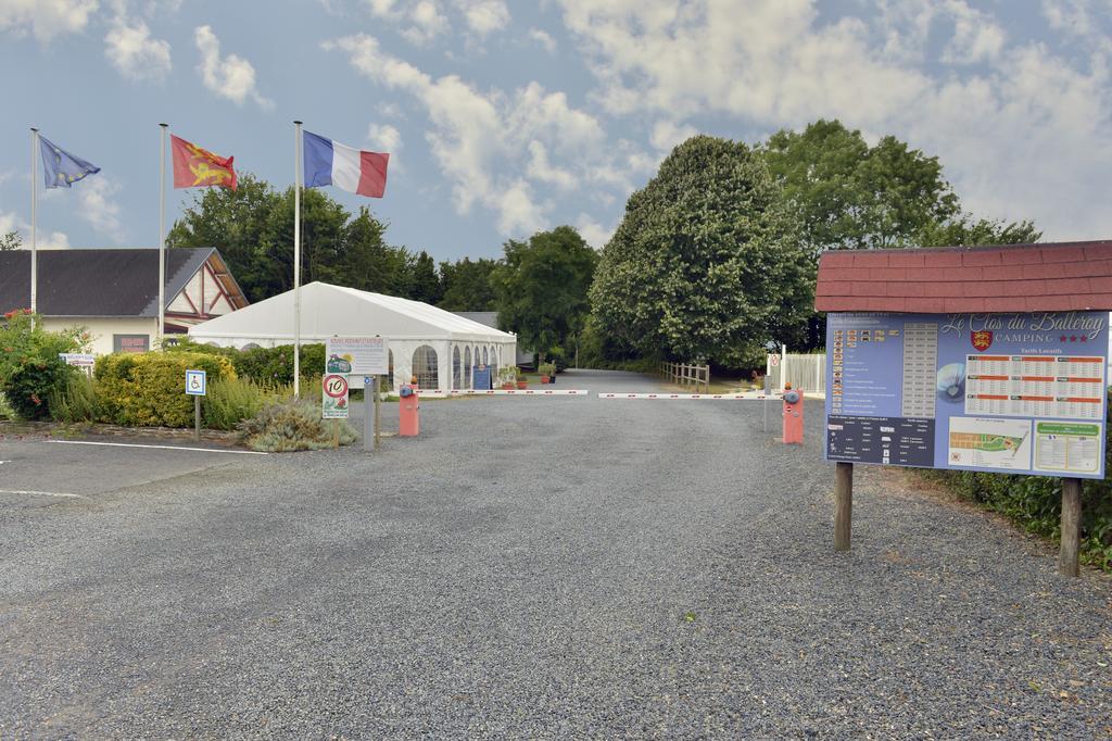 Camping Le Clos De Balleroy Exterior photo