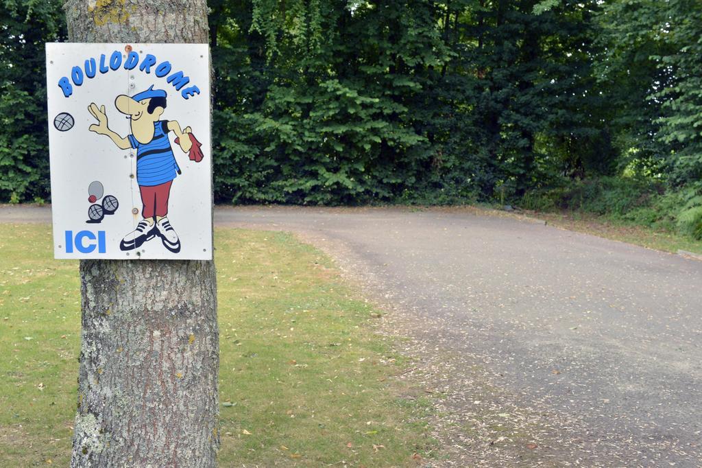 Camping Le Clos De Balleroy Exterior photo
